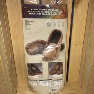 Alpine Classic Moccasin Sz 6/7 *Great 🎁